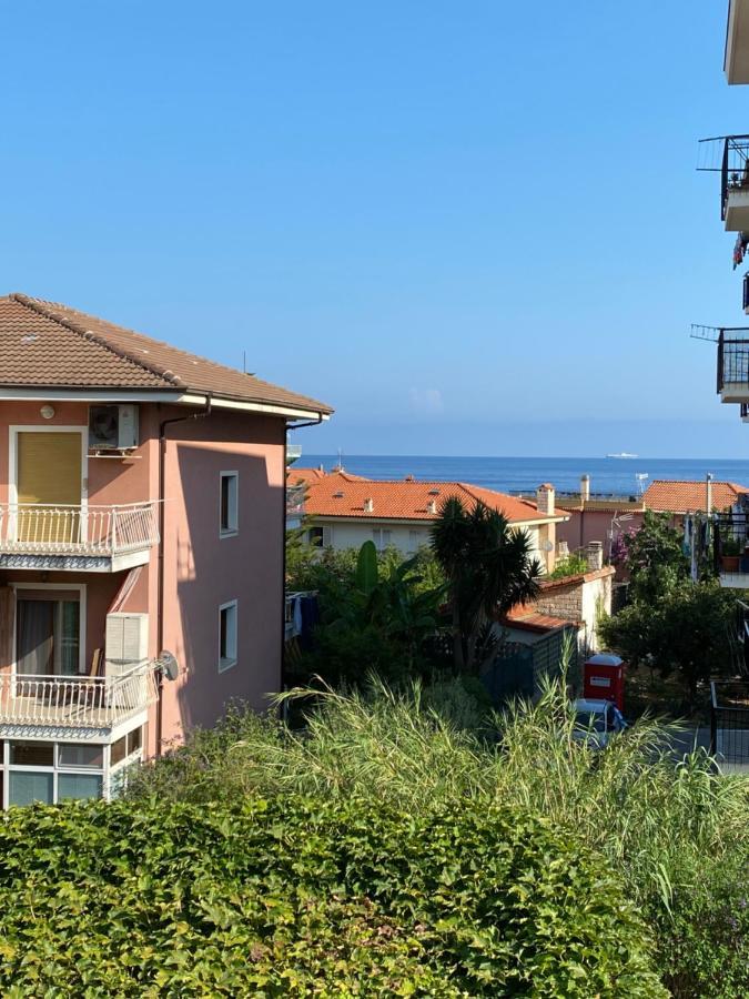 Appartamento Vicino Al Mare Con Parcheggio Riva Ligure Εξωτερικό φωτογραφία